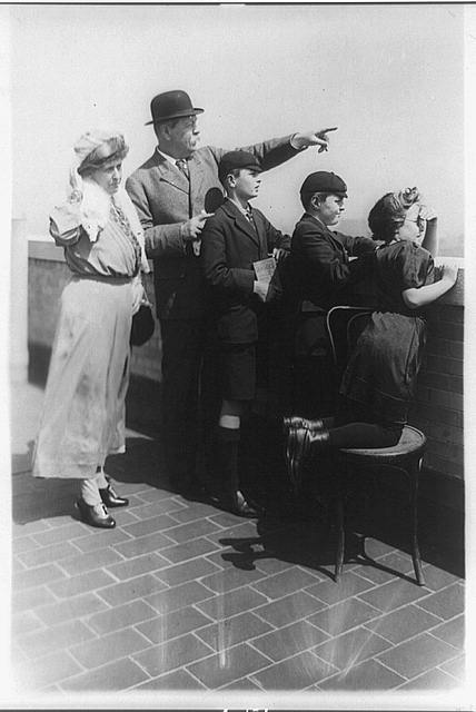 Arthur Conan Doyle and family in New York City (1922)